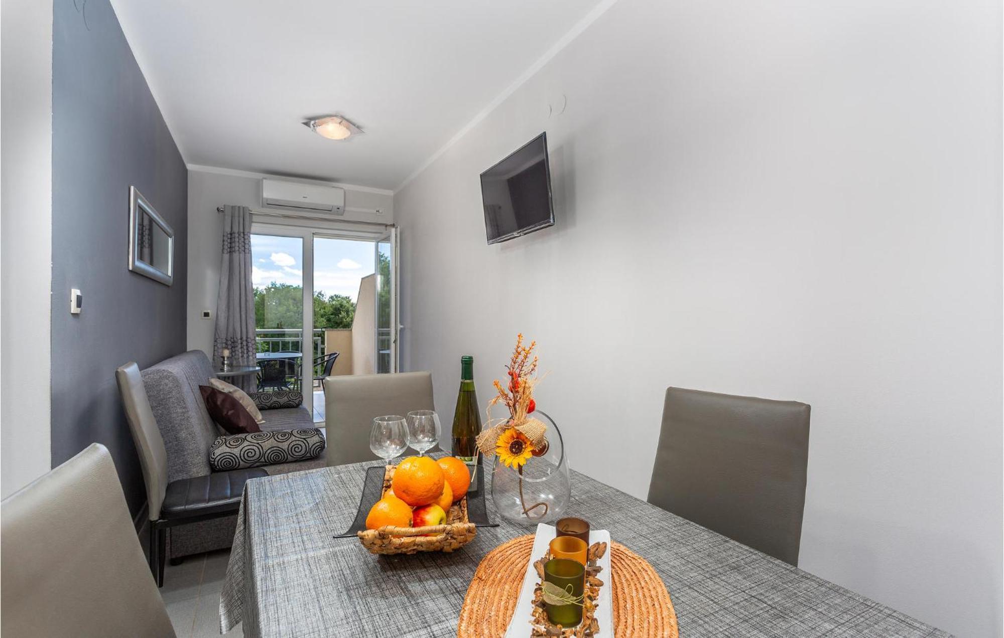 Beautiful Apartment In Pinezici With Wifi Exteriér fotografie